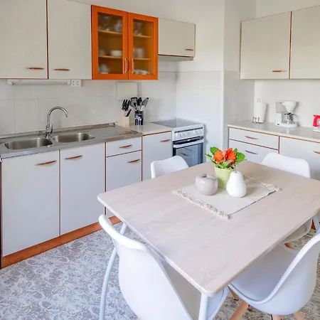 Stunning In Sutivanac Apartmán *